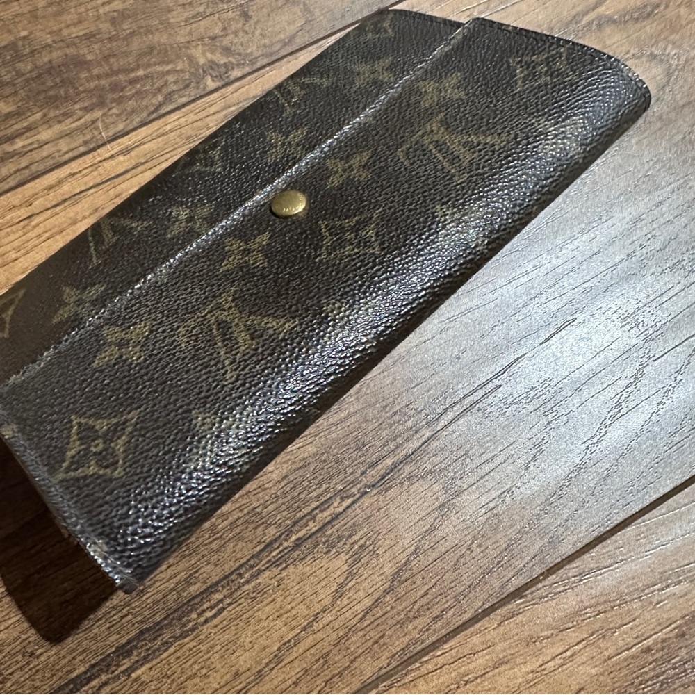 AUTHENTIC Louis Vuitton wallet. Monogram pattern. - Picture 4 of 12